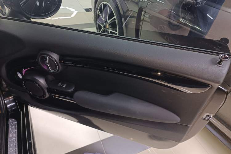 Used MINI JCW 2023 2.0T JOHN COOPER WORKS Pat Moss Commemorative Edition Interior 5