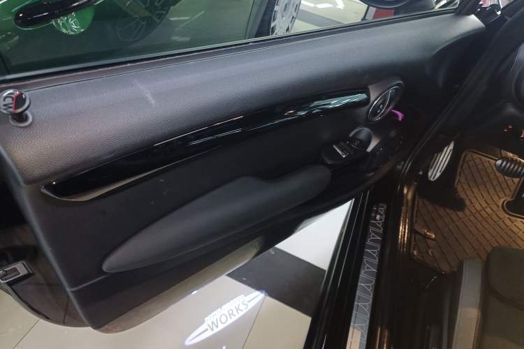 Used MINI JCW 2023 2.0T JOHN COOPER WORKS Pat Moss Commemorative Edition Interior 7