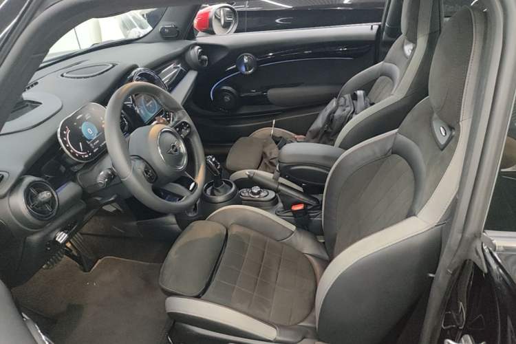 Used MINI JCW 2023 Facelift 2.0T JOHN COOPER WORKS ALL-IN Left Front Seat