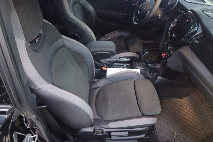 Used MINI JCW 2023 2.0T JOHN COOPER WORKS Pat Moss Commemorative Edition Right Front Seat