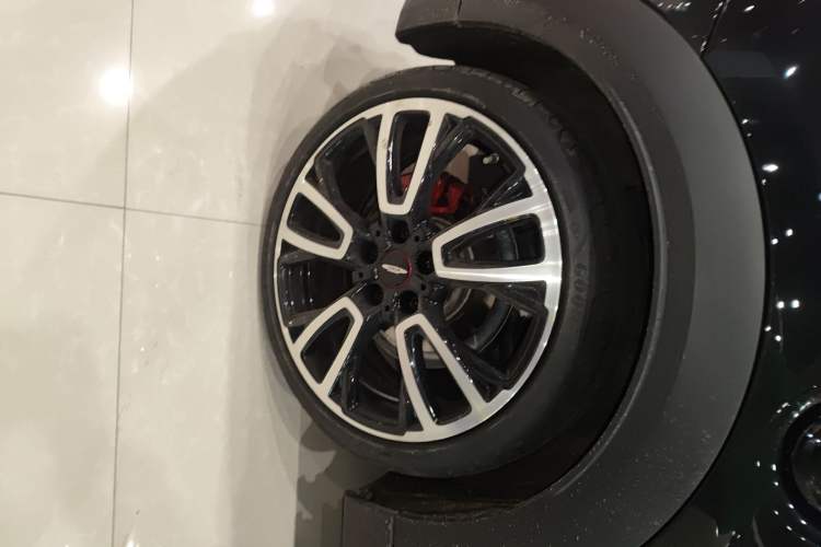 Used MINI JCW 2023 Facelift 2.0T JOHN COOPER WORKS ALL-IN Right Rear Wheel Hub