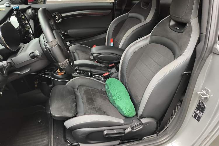 Used MINI JCW 2023 Facelift 2.0T JOHN COOPER WORKS ALL-IN Left Front Seat