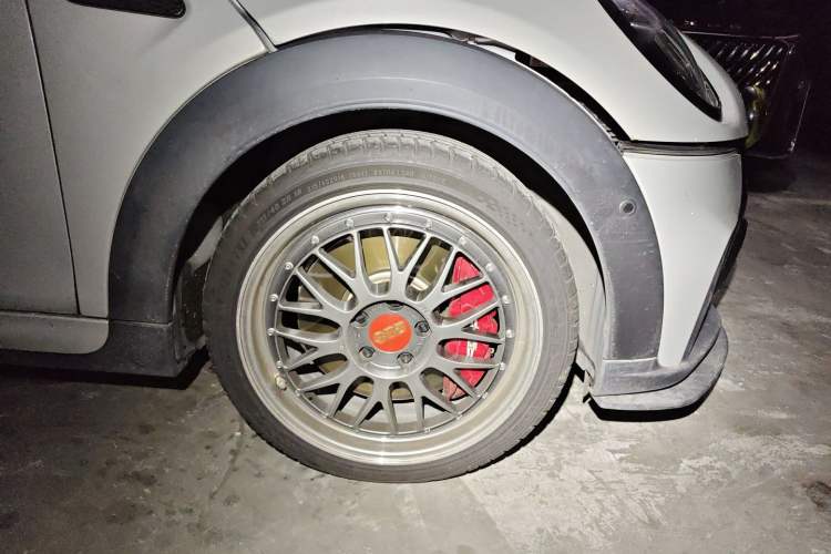 Used MINI JCW 2023 Facelift 2.0T JOHN COOPER WORKS ALL-IN Right Front Wheel Hub