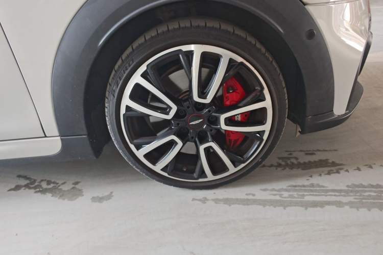Used MINI JCW 2023 2.0T JOHN COOPER WORKS ALL-IN Right Front Wheel Hub