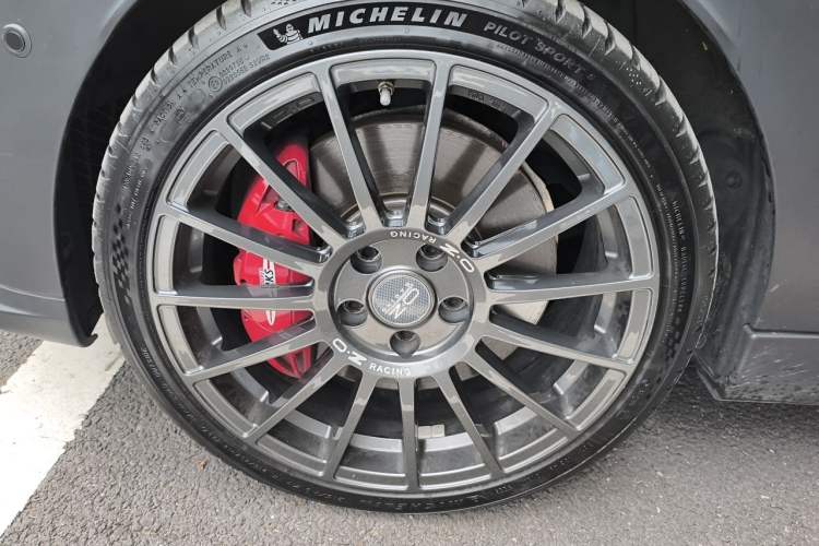Used MINI JCW 2023 Facelift 2.0T JOHN COOPER WORKS ALL-IN Right Front Wheel Hub