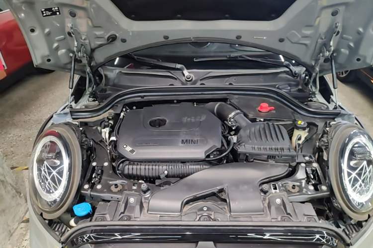 Used MINI JCW 2023 2.0T JOHN COOPER WORKS ALL-IN Engine Bay