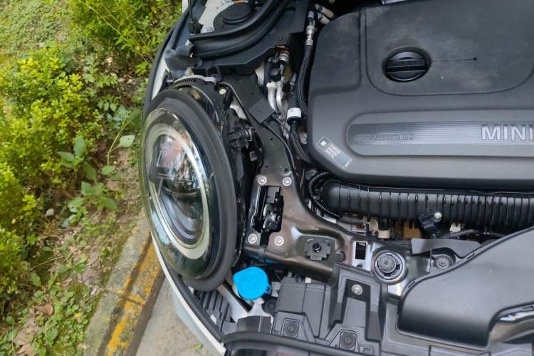 Used MINI JCW 2023 2.0T JOHN COOPER WORKS ALL-IN Engine Bay Right