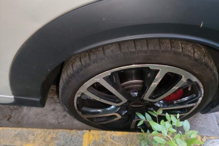 Used MINI JCW 2023 2.0T JOHN COOPER WORKS ALL-IN Right Front Wheel Hub