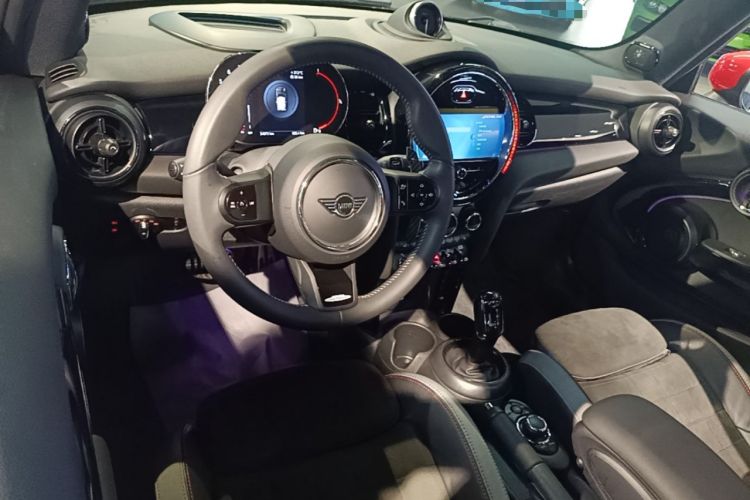 Used MINI JCW 2023 Facelift 2.0T JOHN COOPER WORKS ALL-IN Center Console