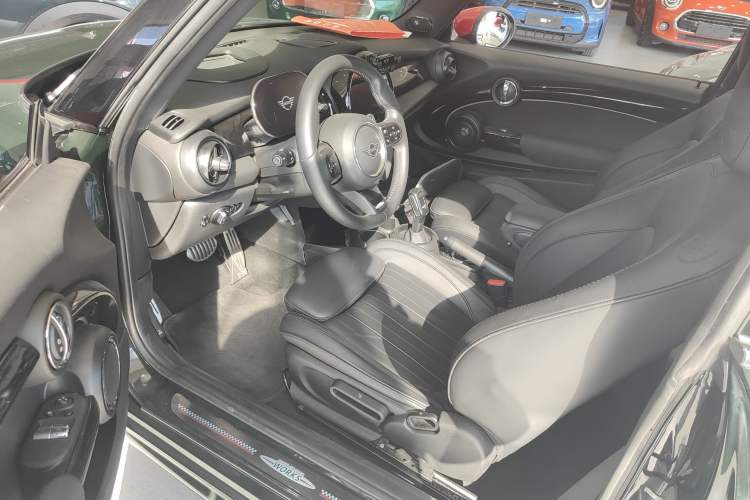 Used MINI JCW 2023 2.0T JOHN COOPER WORKS ALL-IN Interior 3