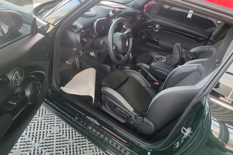 Used MINI JCW 2023 Facelift 2.0T JOHN COOPER WORKS ALL-IN Left Front Seat