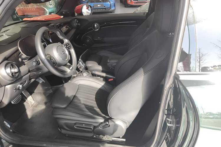 Used MINI JCW 2023 2.0T JOHN COOPER WORKS ALL-IN Left Front Seat