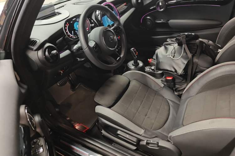 Used MINI JCW 2023 Facelift 2.0T JOHN COOPER WORKS ALL-IN Left Rear Seat