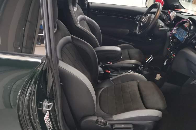 Used MINI JCW 2023 Facelift 2.0T JOHN COOPER WORKS ALL-IN Right Front Seat