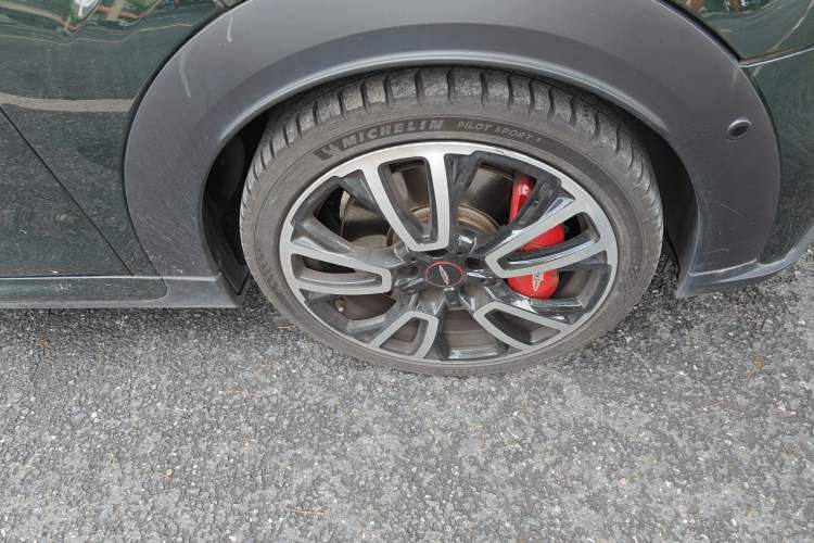 Used MINI JCW 2023 Facelift 2.0T JOHN COOPER WORKS ALL-IN Right Front Wheel Hub