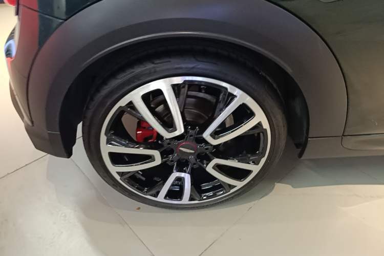 Used MINI JCW 2023 Facelift 2.0T JOHN COOPER WORKS ALL-IN Right Rear Wheel Hub