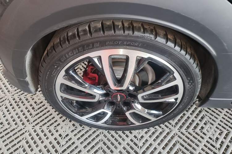 Used MINI JCW 2023 Facelift 2.0T JOHN COOPER WORKS ALL-IN Right Rear Wheel Hub