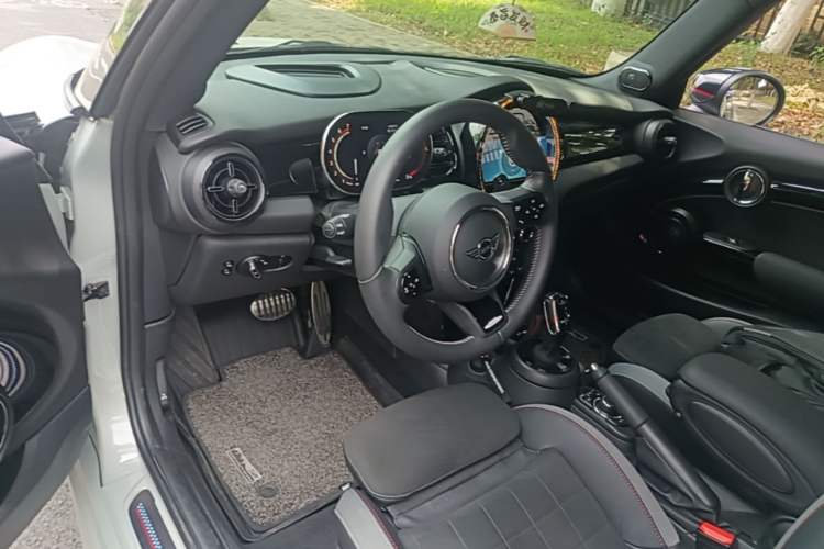 Used MINI JCW 2023 Facelift 2.0T JOHN COOPER WORKS ALL-IN Center Console