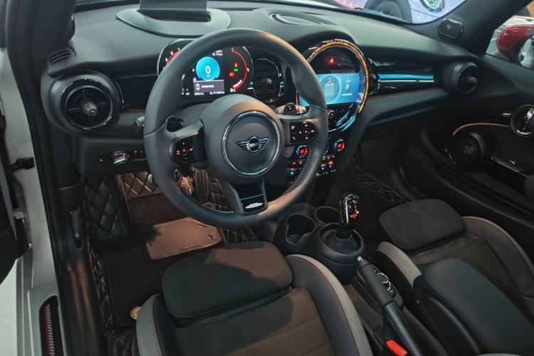 Used MINI JCW 2023 Facelift 2.0T JOHN COOPER WORKS ALL-IN Center Console