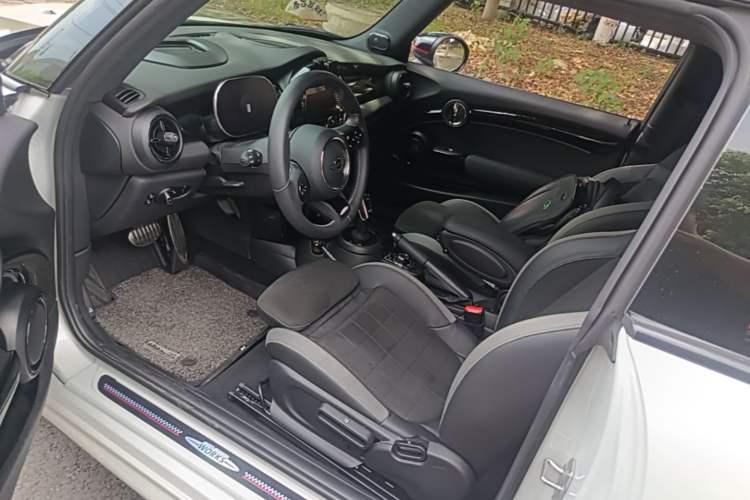 Used MINI JCW 2023 Facelift 2.0T JOHN COOPER WORKS ALL-IN Driver Seat