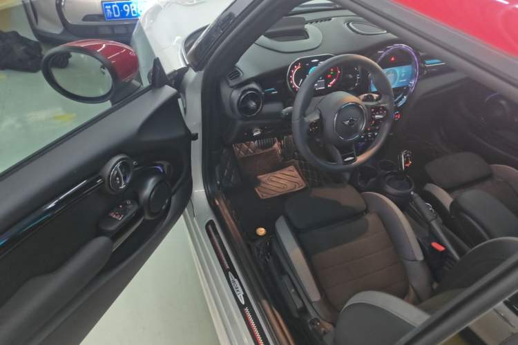 Used MINI JCW 2023 Facelift 2.0T JOHN COOPER WORKS ALL-IN Driver Seat