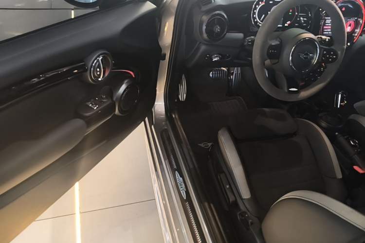 Used MINI JCW 2023 Facelift 2.0T JOHN COOPER WORKS ALL-IN Driver Seat