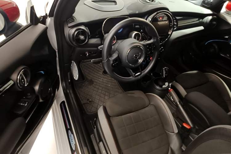 Used MINI JCW 2023 Facelift 2.0T JOHN COOPER WORKS ALL-IN Driver Seat