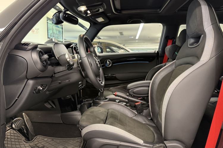 Used MINI JCW 2023 Facelift 2.0T JOHN COOPER WORKS ALL-IN Interior 8