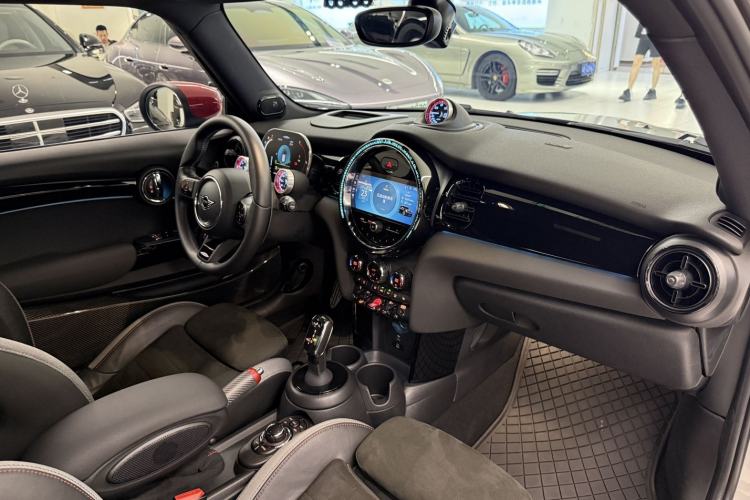 Used MINI JCW 2023 Facelift 2.0T JOHN COOPER WORKS ALL-IN Interior 9