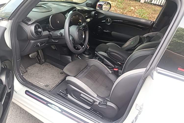 Used MINI JCW 2023 Facelift 2.0T JOHN COOPER WORKS ALL-IN Left Front Seat