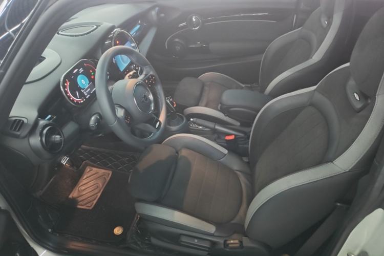 Used MINI JCW 2023 Facelift 2.0T JOHN COOPER WORKS ALL-IN Left Front Seat