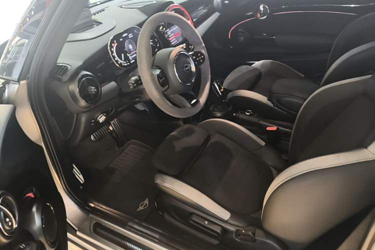 Used MINI JCW 2023 Facelift 2.0T JOHN COOPER WORKS ALL-IN Left Front Seat