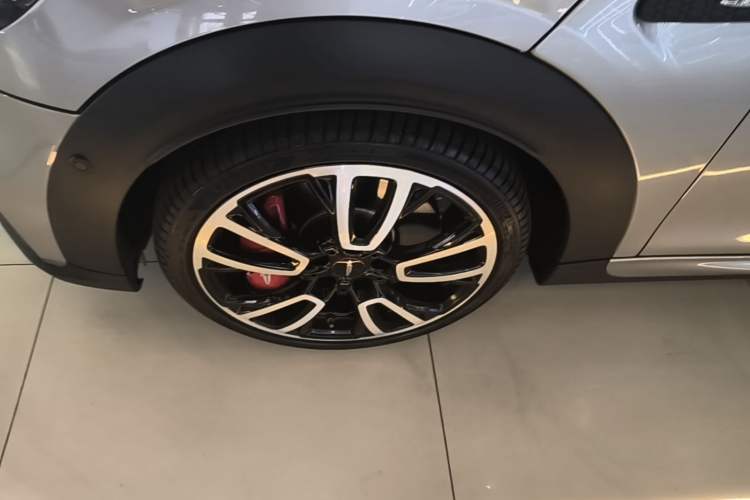 Used MINI JCW 2023 Facelift 2.0T JOHN COOPER WORKS ALL-IN Left Front Wheel Hub