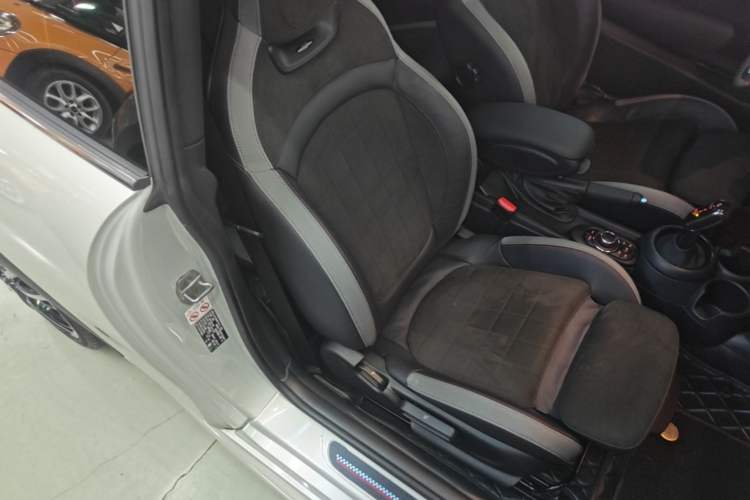 Used MINI JCW 2023 Facelift 2.0T JOHN COOPER WORKS ALL-IN Right Front Seat