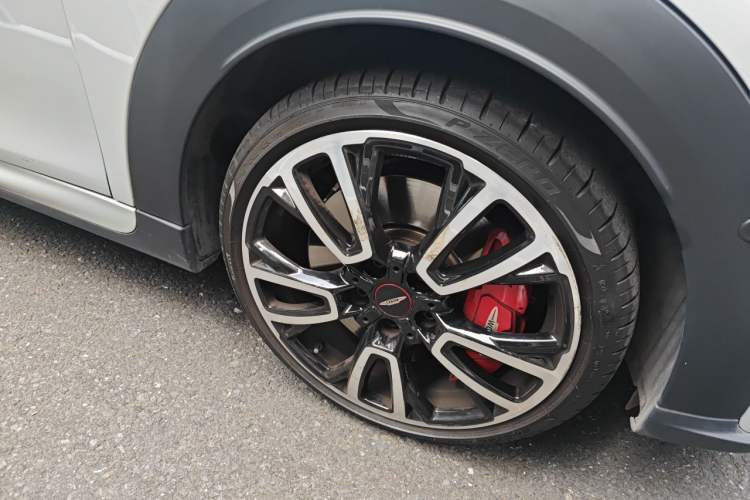 Used MINI JCW 2023 Facelift 2.0T JOHN COOPER WORKS ALL-IN Right Front Wheel Hub