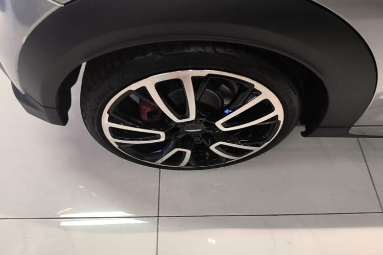 Used MINI JCW 2023 Facelift 2.0T JOHN COOPER WORKS ALL-IN Right Rear Wheel Hub