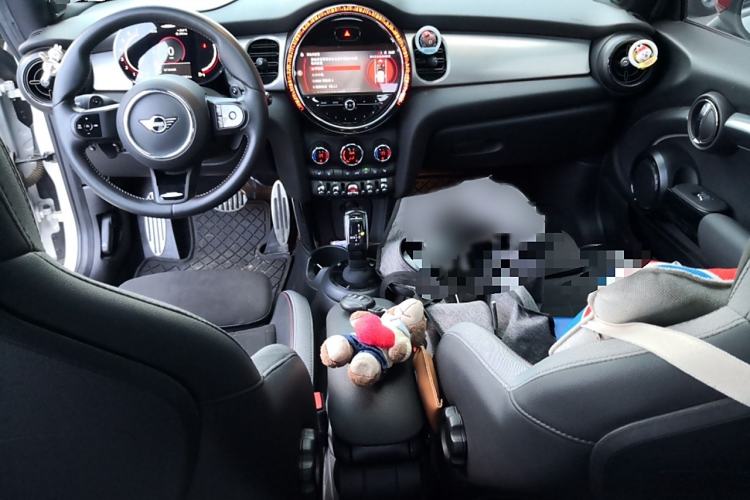 Used MINI JCW 2023 Facelift 2.0T JOHN COOPER WORKS ALL-IN Interior 2