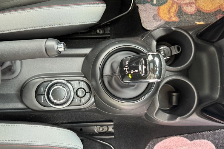Used MINI JCW 2023 2.0T JOHN COOPER WORKS Pat Moss Commemorative Edition Interior 4