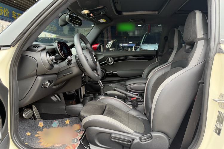 Used MINI JCW 2023 2.0T JOHN COOPER WORKS Pat Moss Commemorative Edition Interior 5