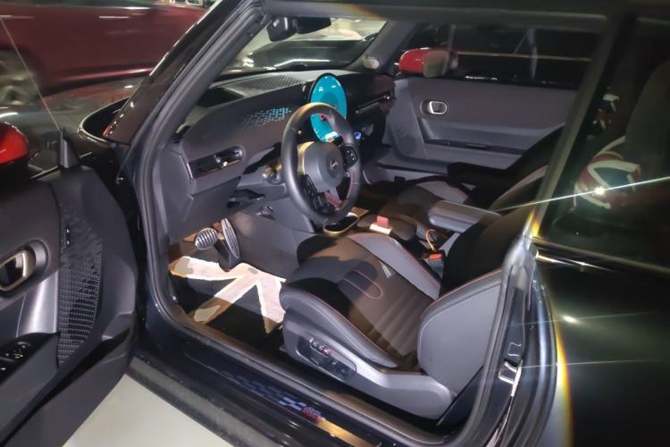 Used MINI JCW 2025 JOHN COOPER WORKS CABRIO Driver Seat