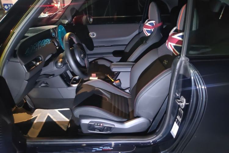 Used MINI JCW 2025 JOHN COOPER WORKS CABRIO Left Front Seat