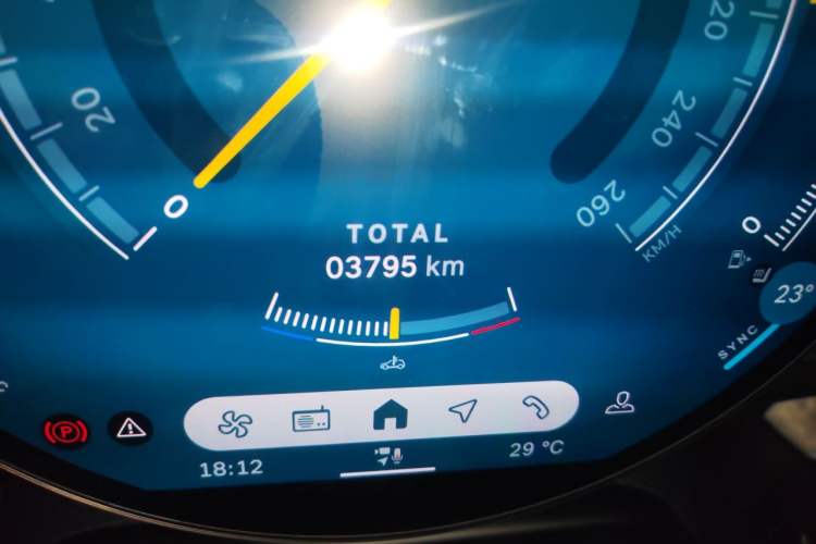 Used MINI JCW 2025 JOHN COOPER WORKS CABRIO Odometer Close Up