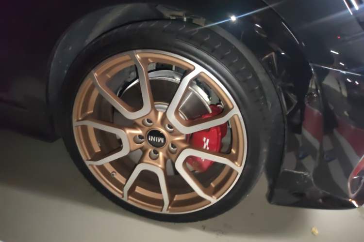 Used MINI JCW 2025 JOHN COOPER WORKS CABRIO Right Front Wheel Hub