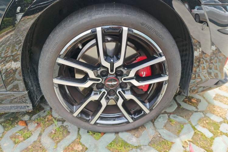 Used MINI JCW 2025 JOHN COOPER WORKS Right Front Wheel Hub