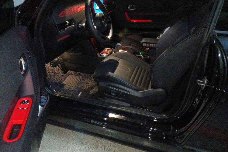 Used MINI JCW 2025 JOHN COOPER WORKS Driver Seat