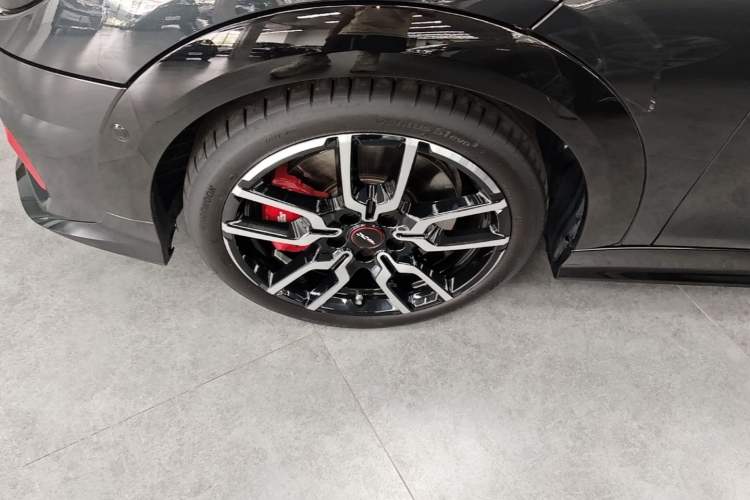 Used MINI JCW 2025 JOHN COOPER WORKS Left Front Wheel Hub
