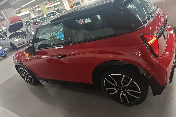 Used MINI JCW 2025 JOHN COOPER WORKS Left Side