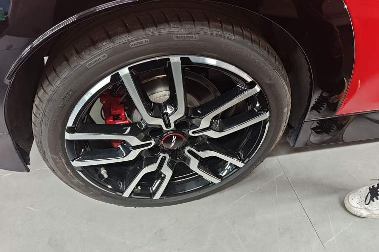 Used MINI JCW 2025 JOHN COOPER WORKS Right Rear Wheel Hub