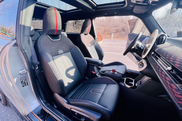 Used MINI JCW 2025 JOHN COOPER WORKS Right Front Seat