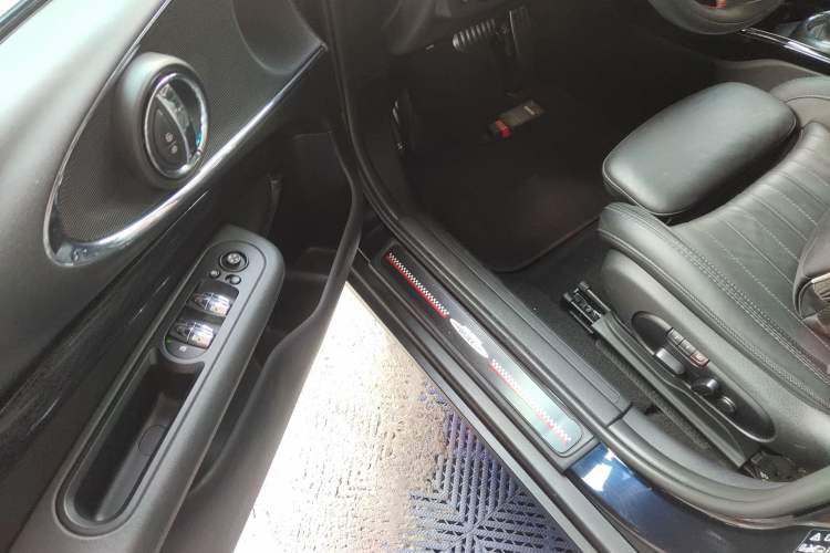 Used MINI JCW CLUBMAN 2021 2.0T JOHN COOPER WORKS ALL-IN Interior 3
